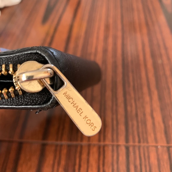 MICHAEL KORS compact zip wallet - Picture 3 of 8